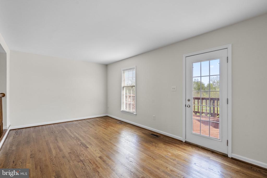 8037 WATERVIEW COURT
