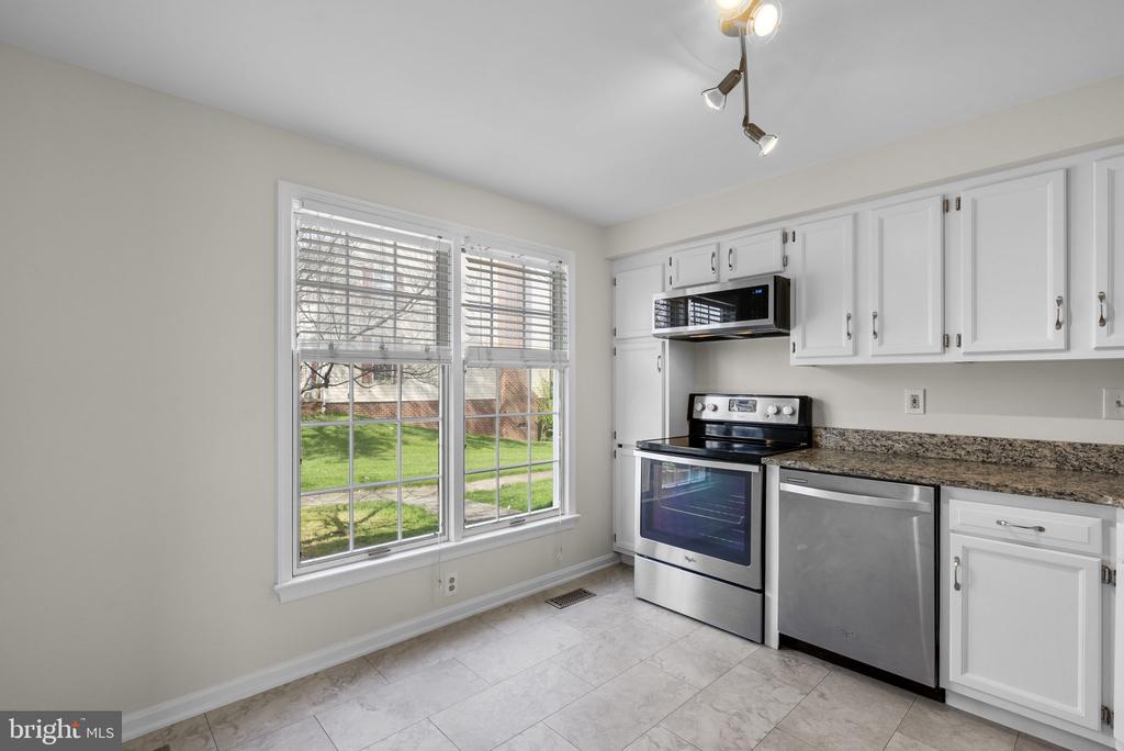 8037 WATERVIEW COURT