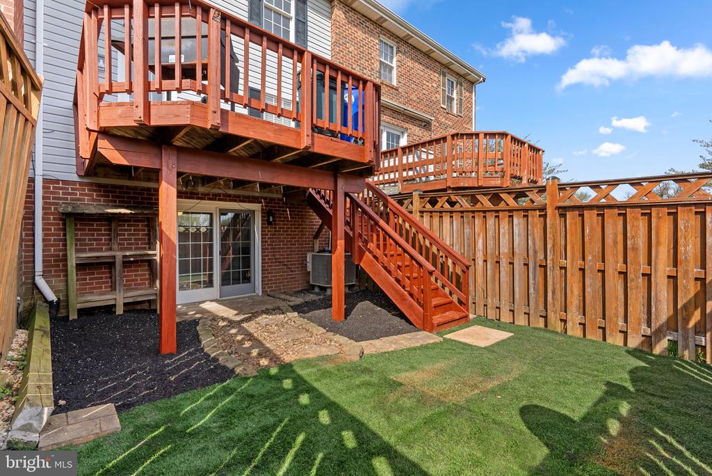8037 WATERVIEW COURT