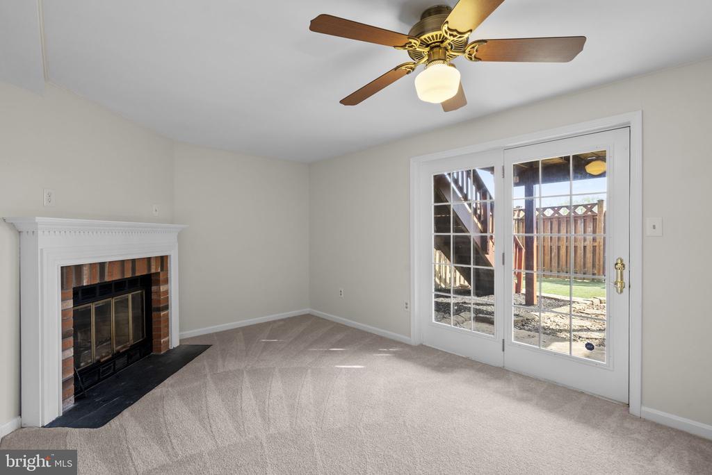 8037 WATERVIEW COURT