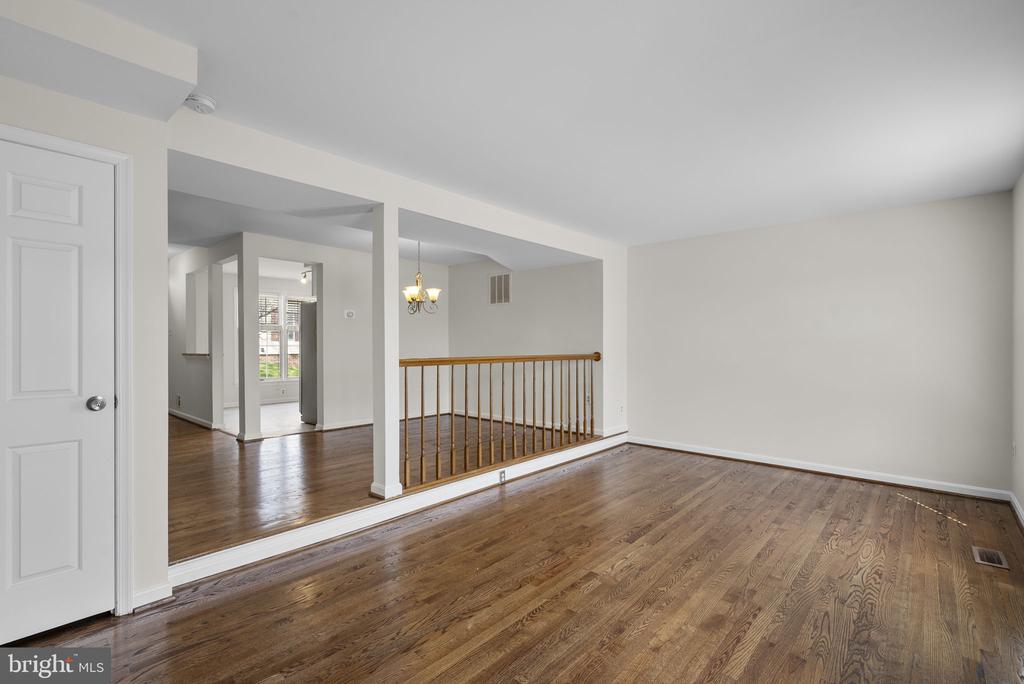 8037 WATERVIEW COURT