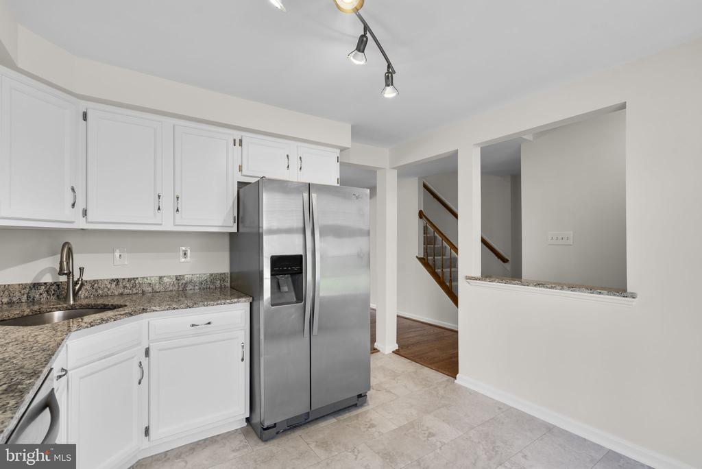 8037 WATERVIEW COURT