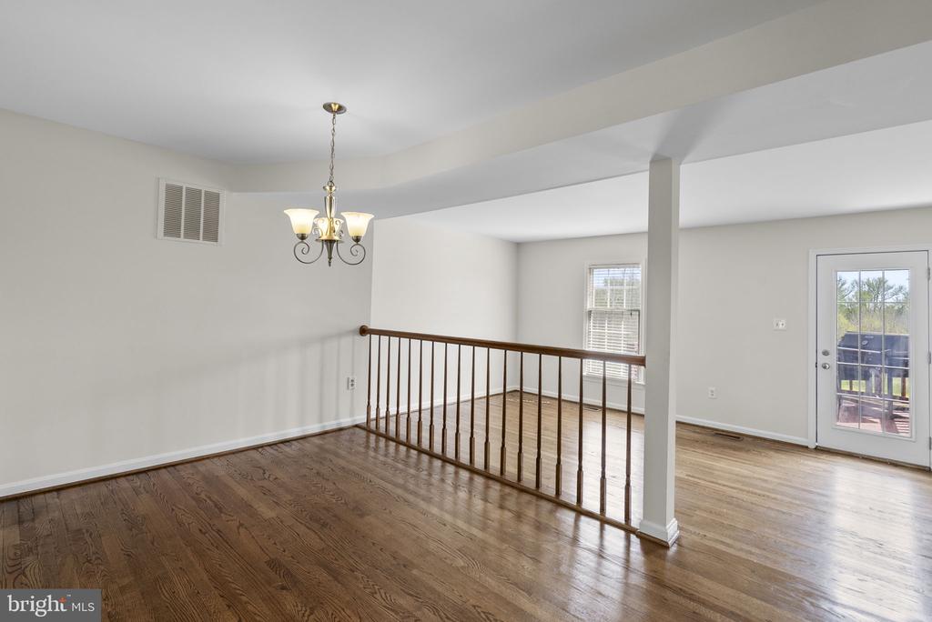 8037 WATERVIEW COURT