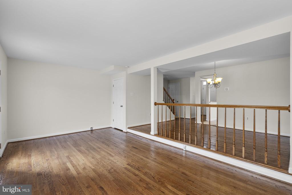 8037 WATERVIEW COURT