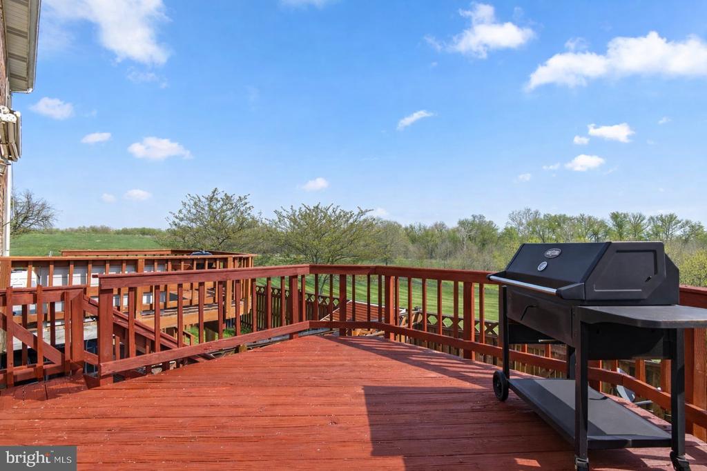 8037 WATERVIEW COURT