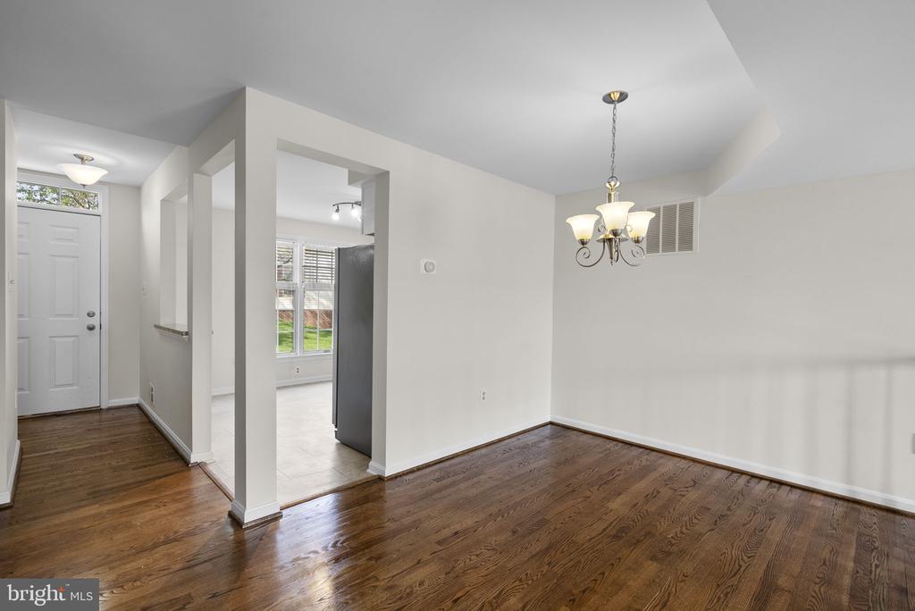 8037 WATERVIEW COURT
