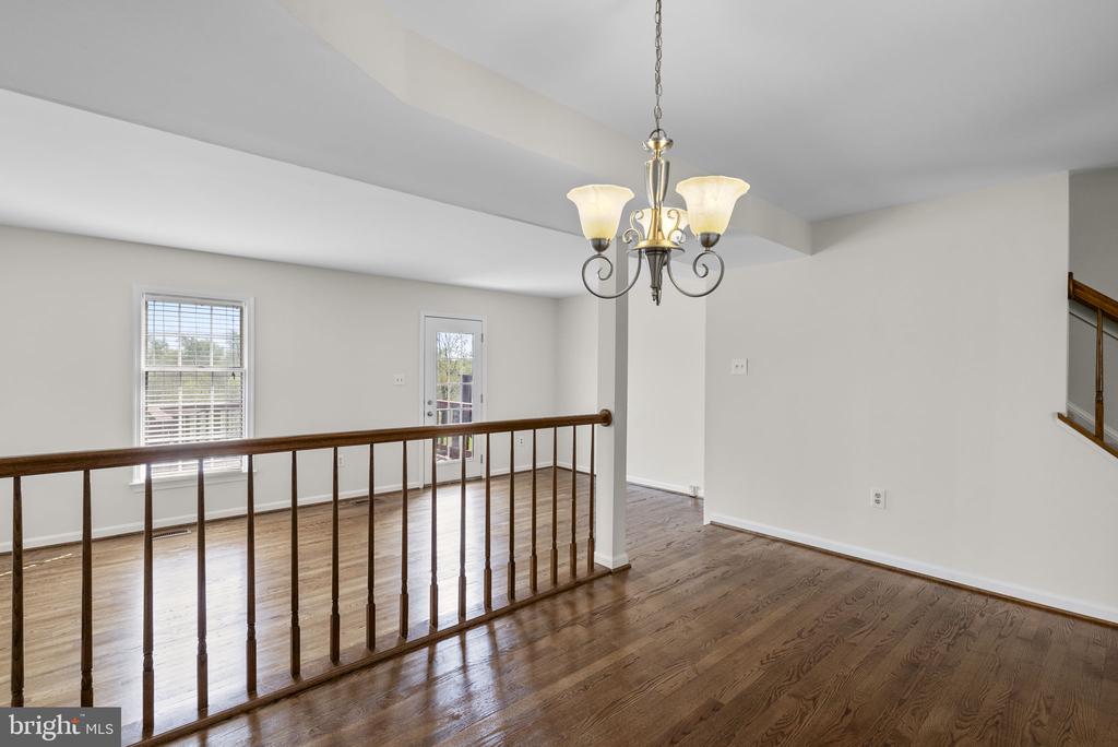 8037 WATERVIEW COURT