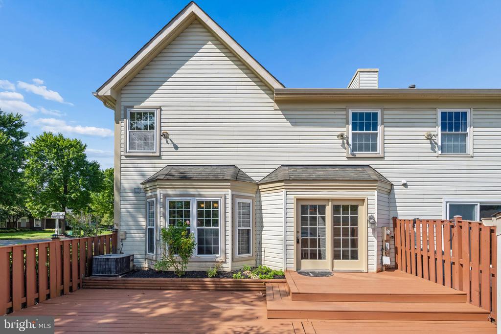 879 WATERFORD DRIVE