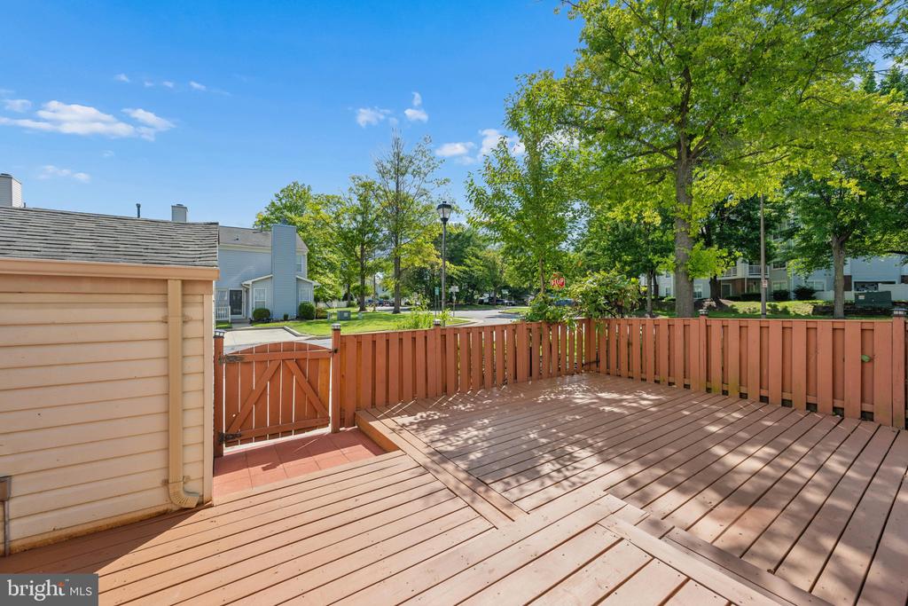 879 WATERFORD DRIVE