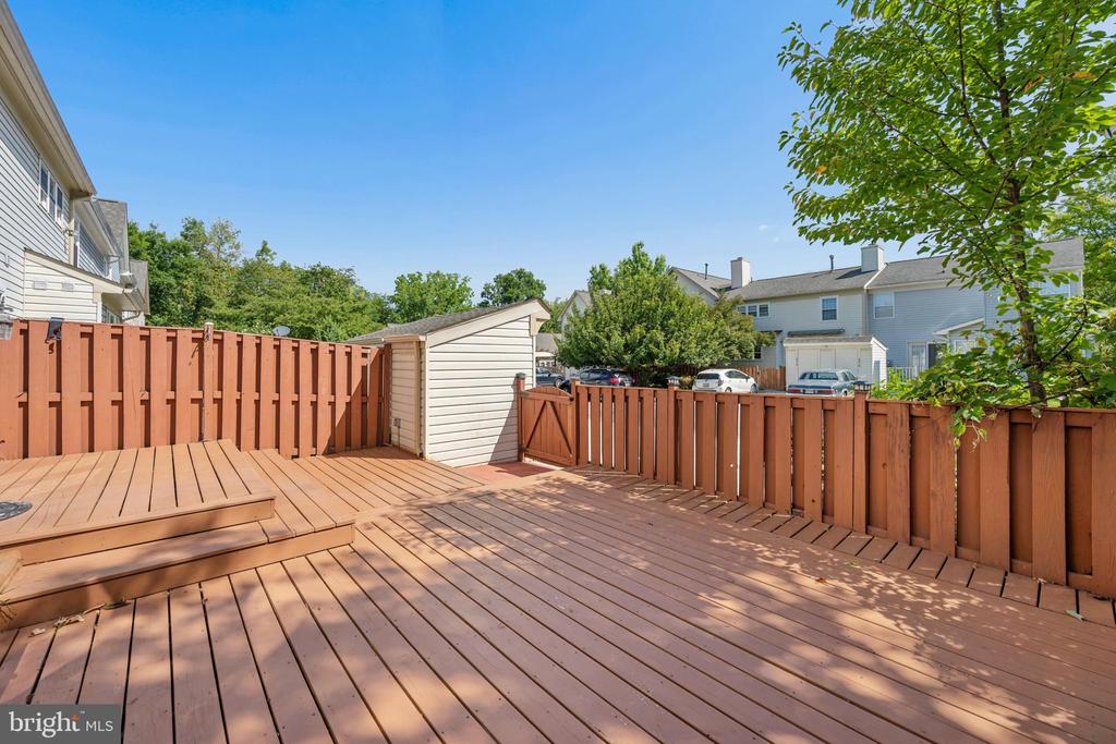879 WATERFORD DRIVE