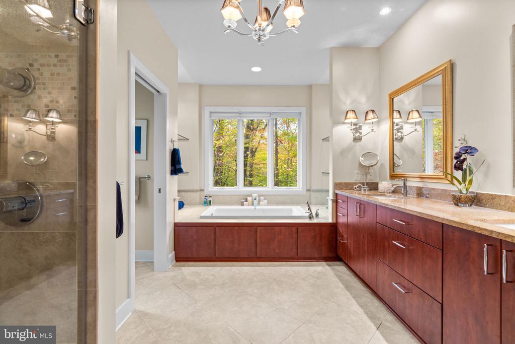 2331 RIDGE TREE COURT