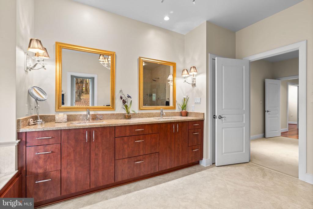 2331 RIDGE TREE COURT