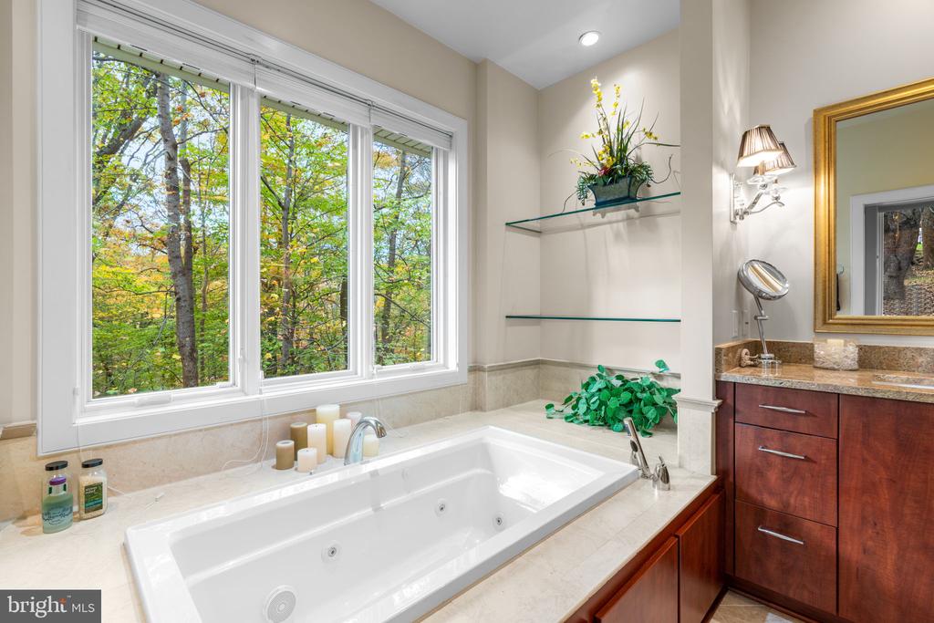 2331 RIDGE TREE COURT