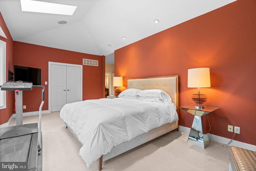 2331 RIDGE TREE COURT