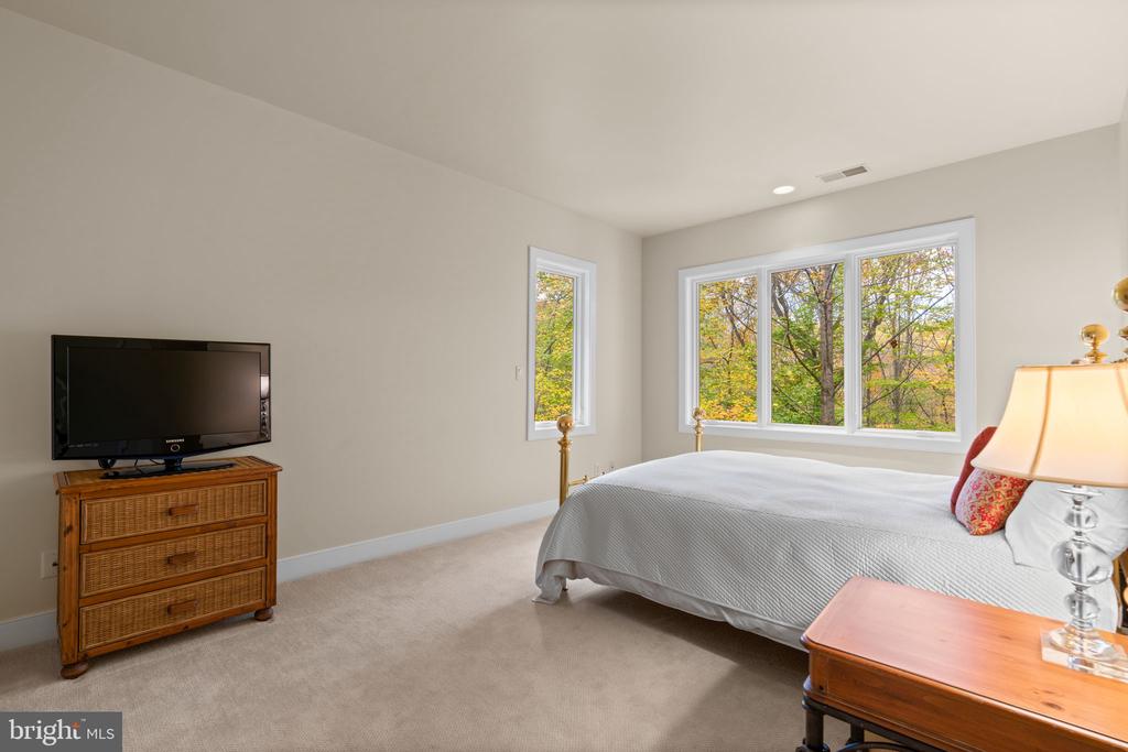 2331 RIDGE TREE COURT