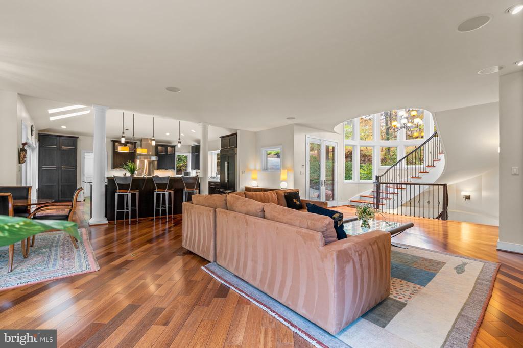 2331 RIDGE TREE COURT