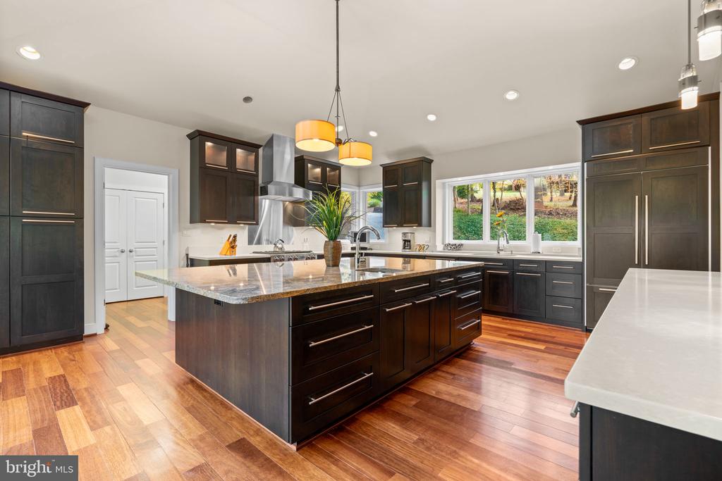 2331 RIDGE TREE COURT