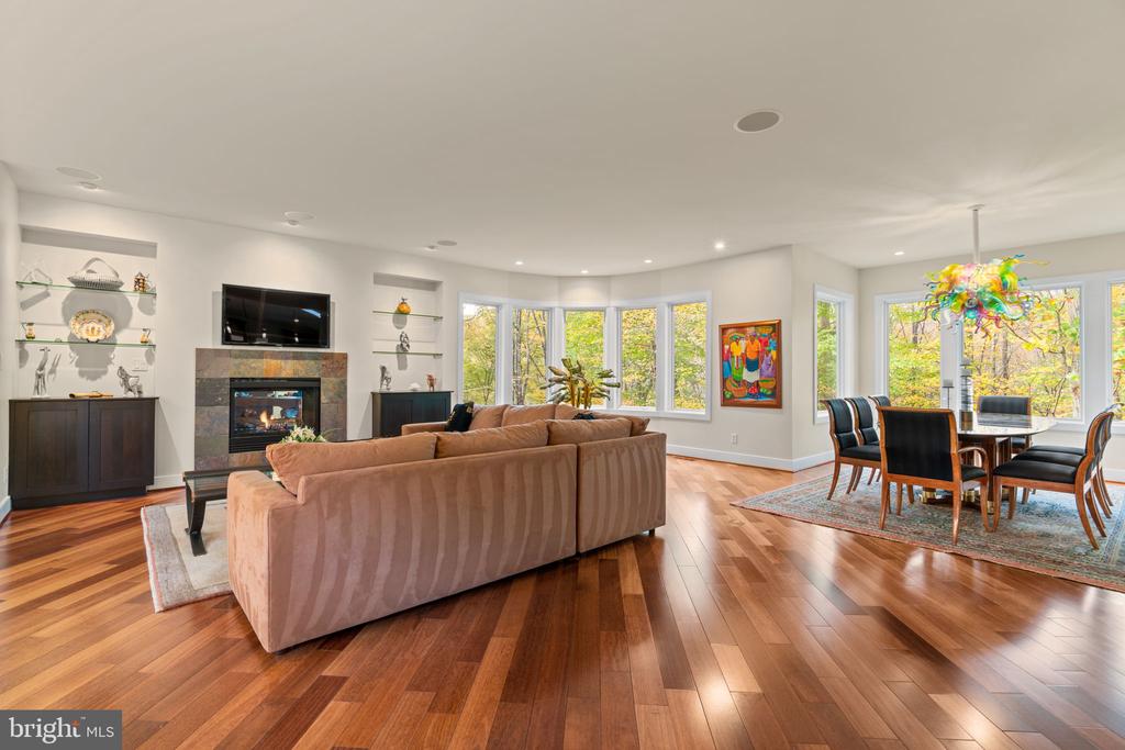 2331 RIDGE TREE COURT