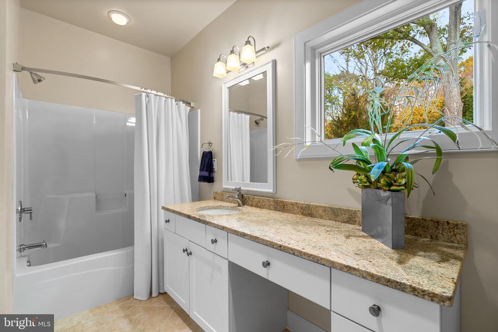 2331 RIDGE TREE COURT