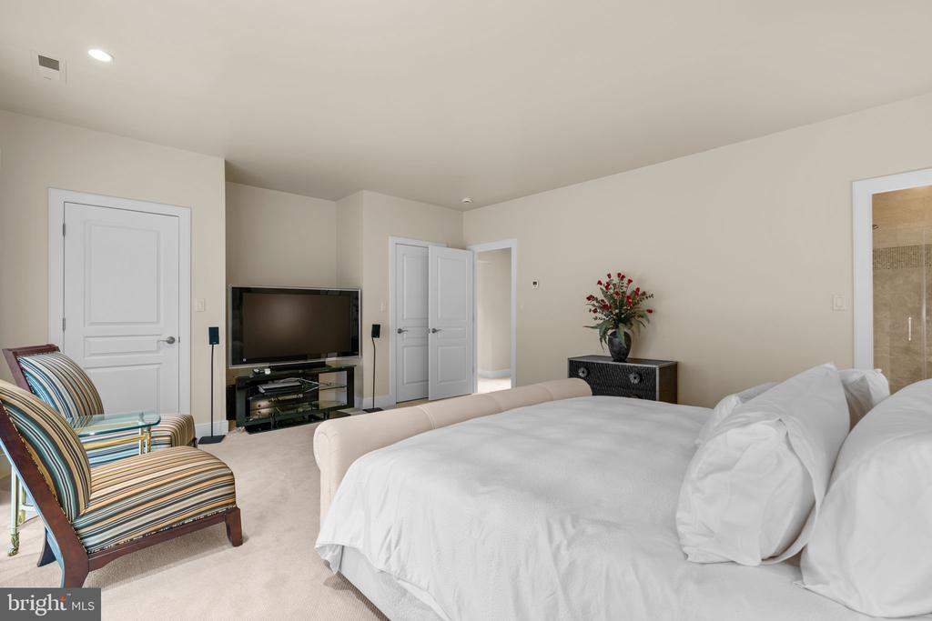 2331 RIDGE TREE COURT