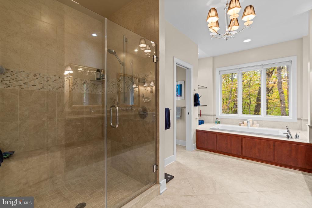 2331 RIDGE TREE COURT