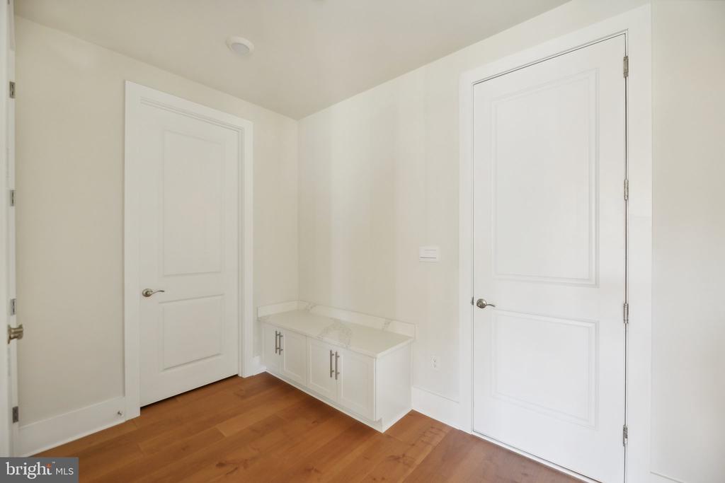 14647 SENECA FARM LANE