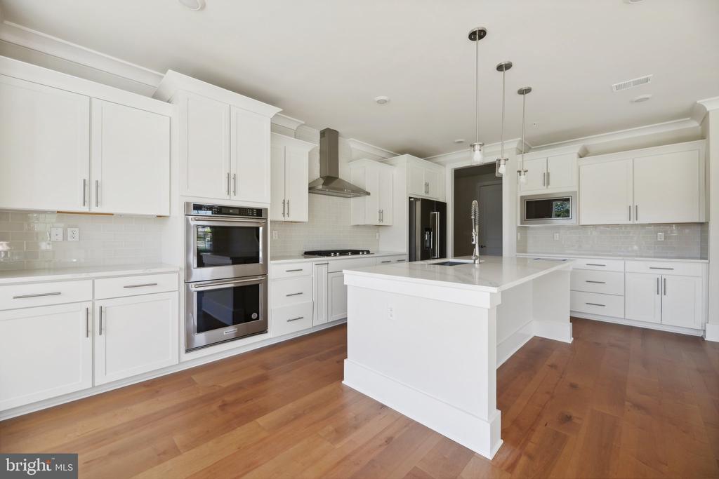 14647 SENECA FARM LANE