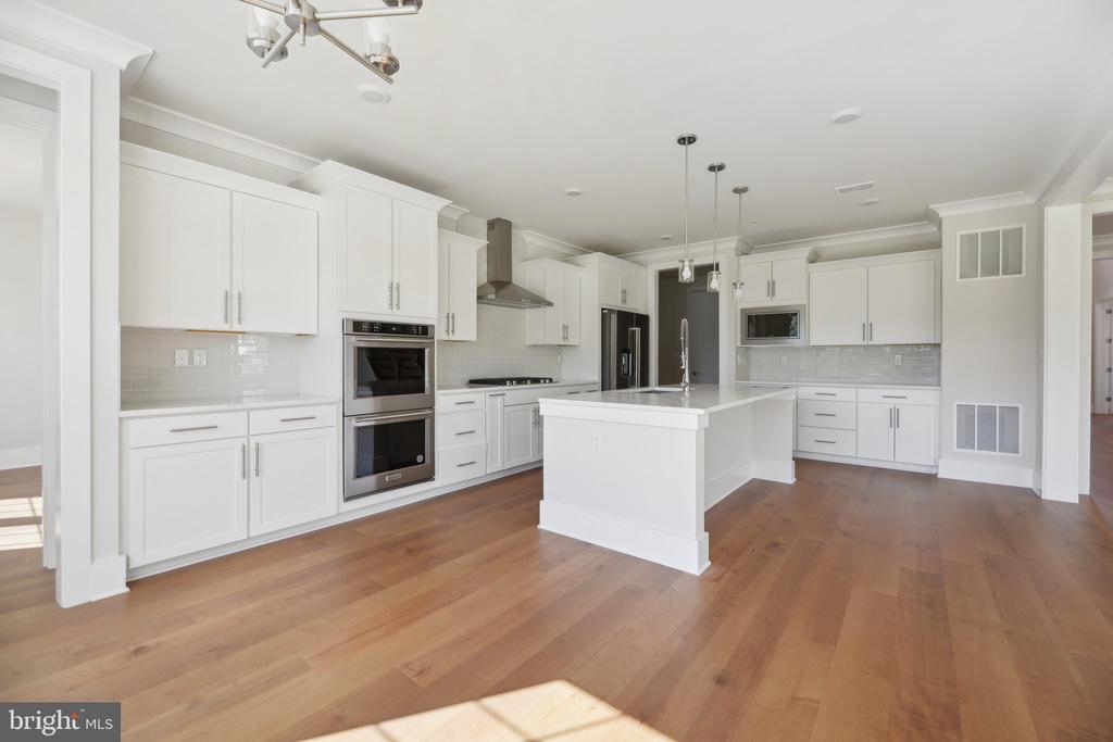 14647 SENECA FARM LANE