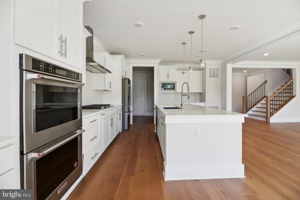 14647 SENECA FARM LANE