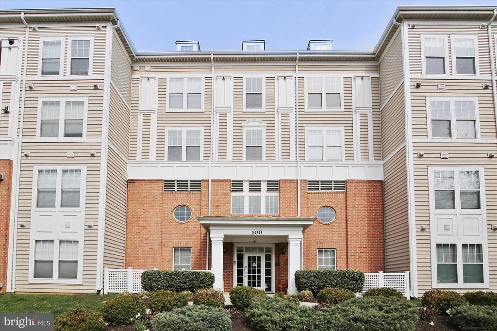 100 WATKINS POND BOULEVARD 2-206