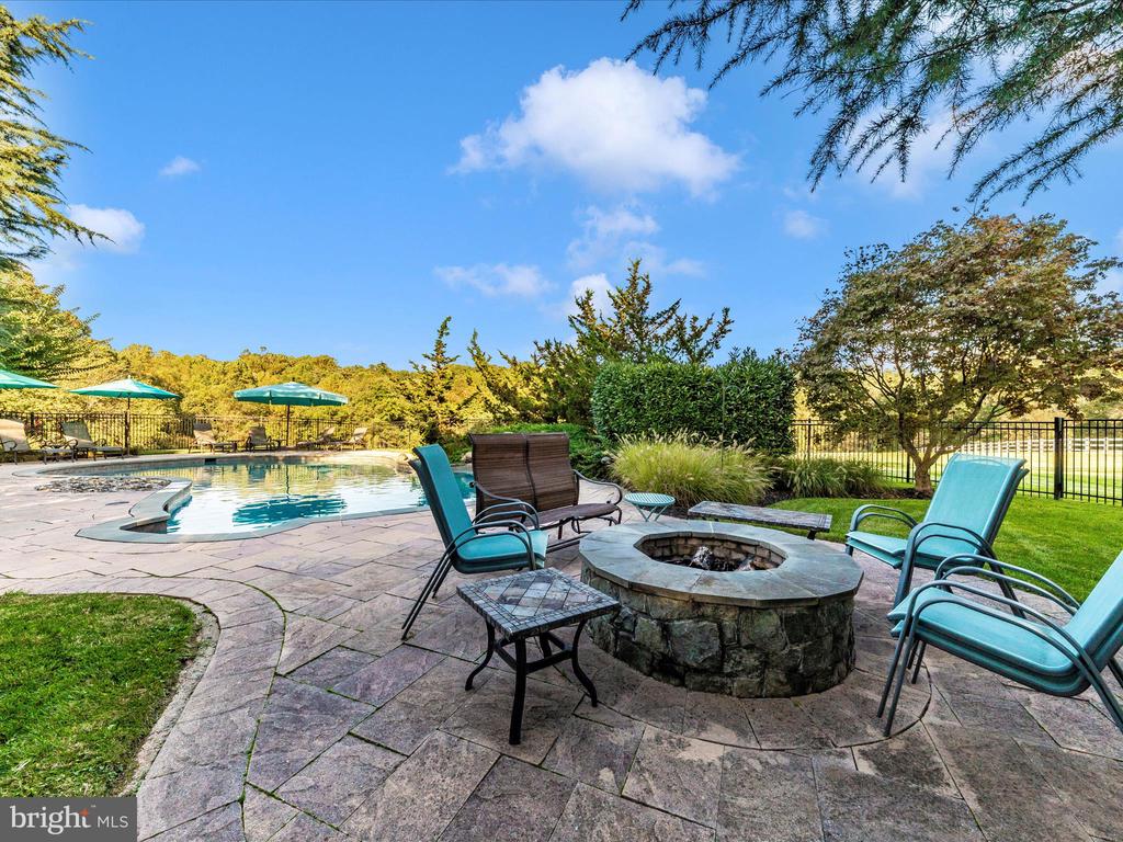 22321 ESSEX VIEW DRIVE
