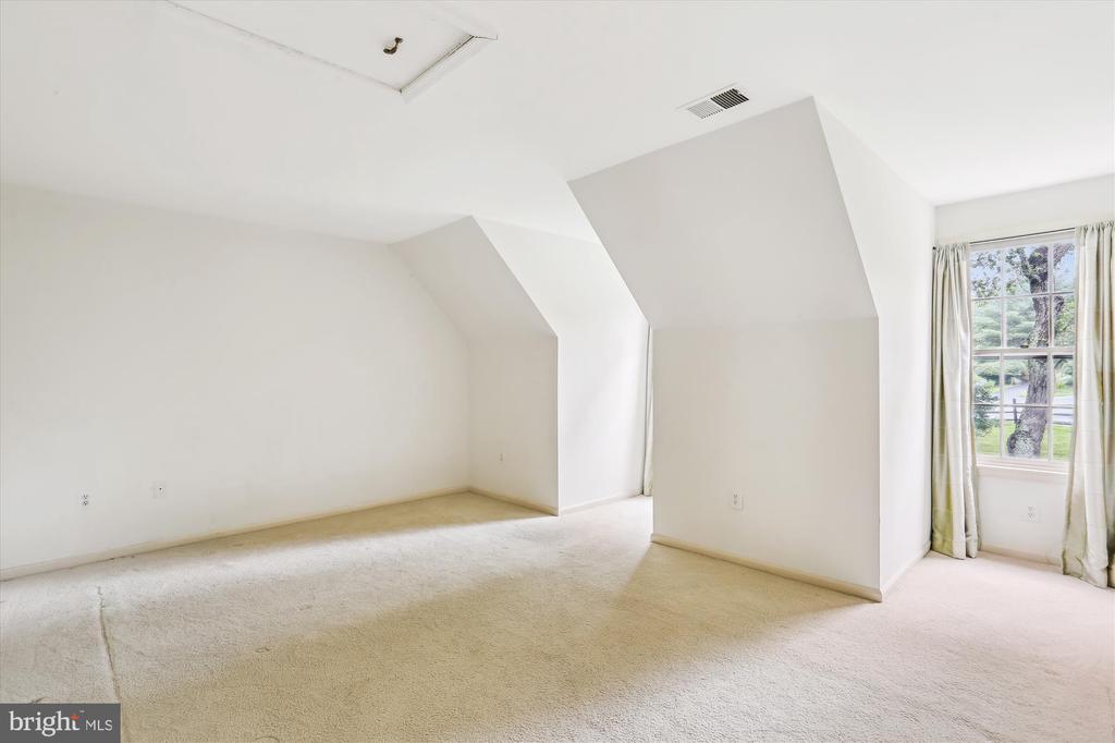 22217 CREEKVIEW DRIVE