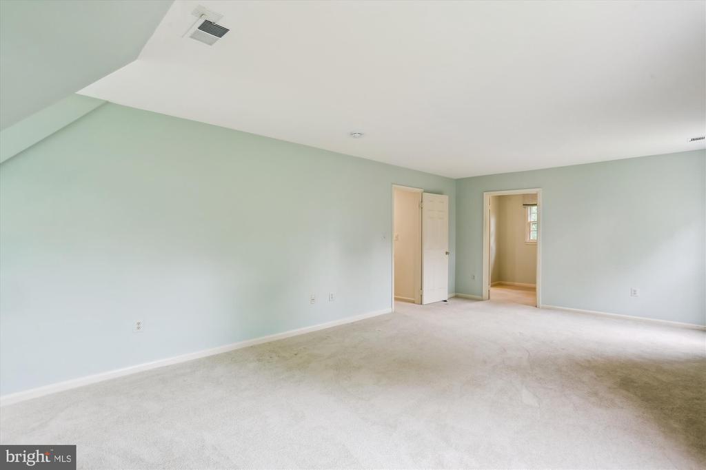22217 CREEKVIEW DRIVE