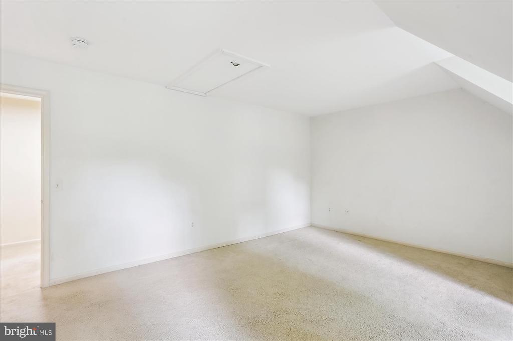 22217 CREEKVIEW DRIVE
