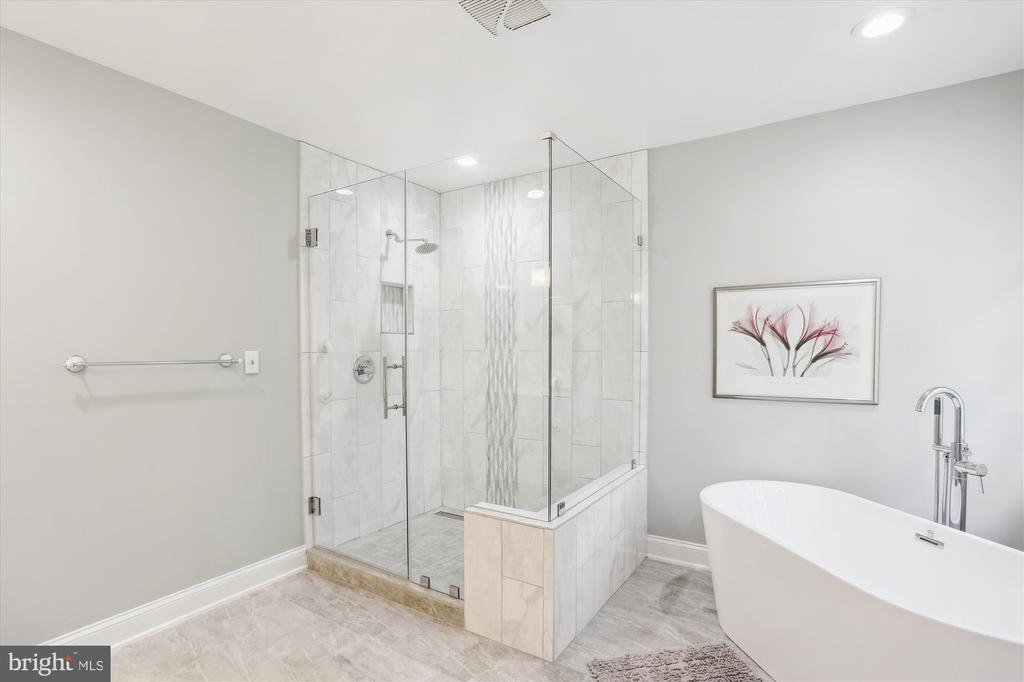 22217 CREEKVIEW DRIVE
