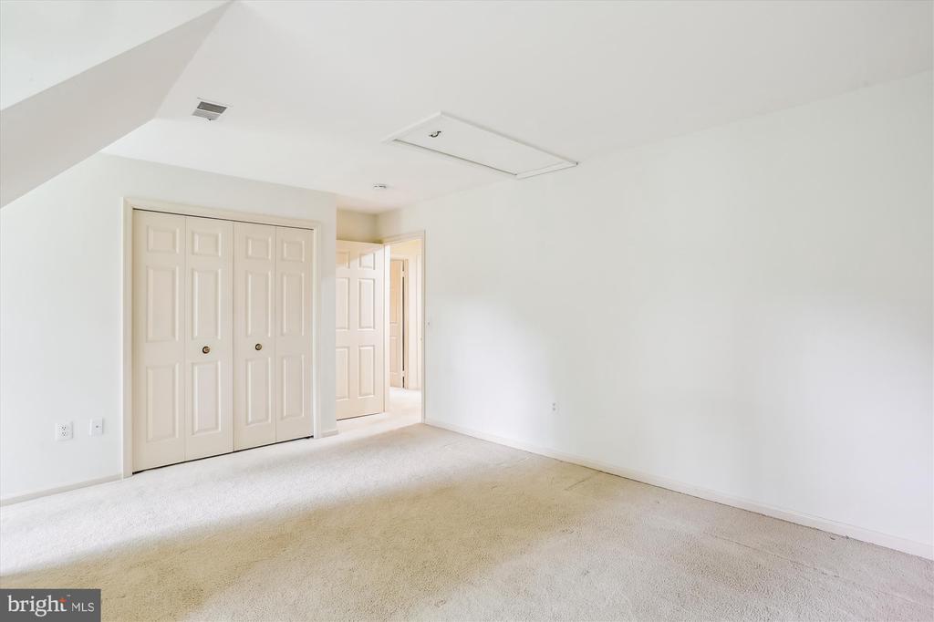 22217 CREEKVIEW DRIVE