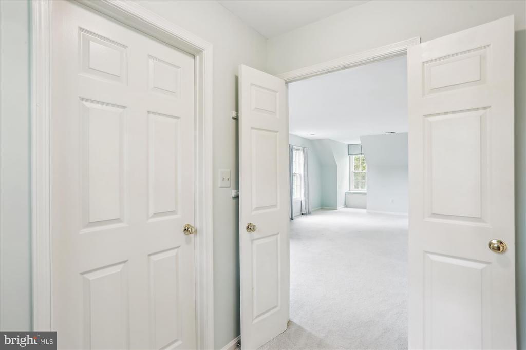 22217 CREEKVIEW DRIVE