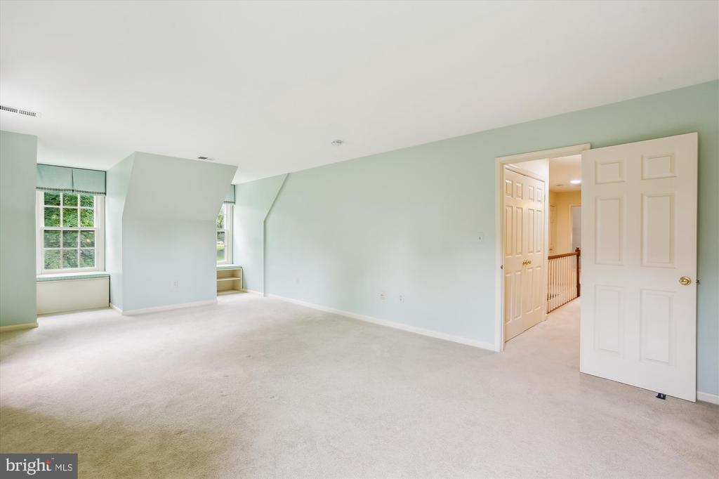 22217 CREEKVIEW DRIVE