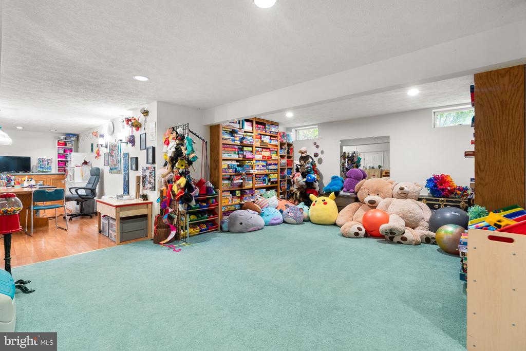 6445 STREAM VALLEY WAY