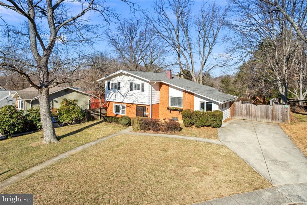 4805 ARCTIC COURT