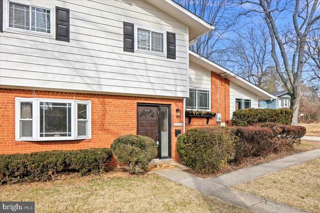4805 ARCTIC COURT
