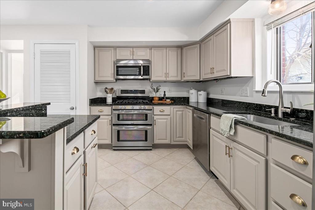 4805 ARCTIC COURT