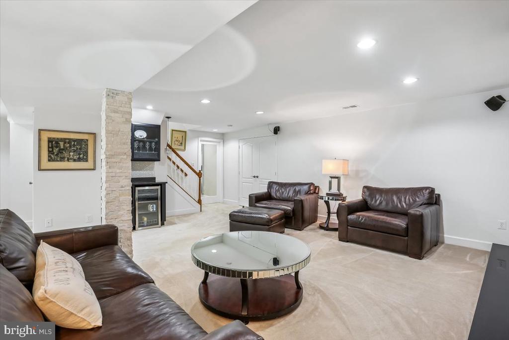 9216 ENGLISH MEADOW WAY