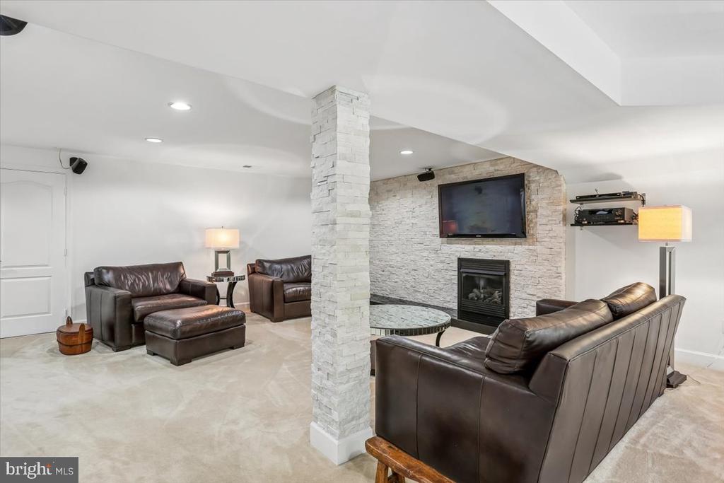 9216 ENGLISH MEADOW WAY