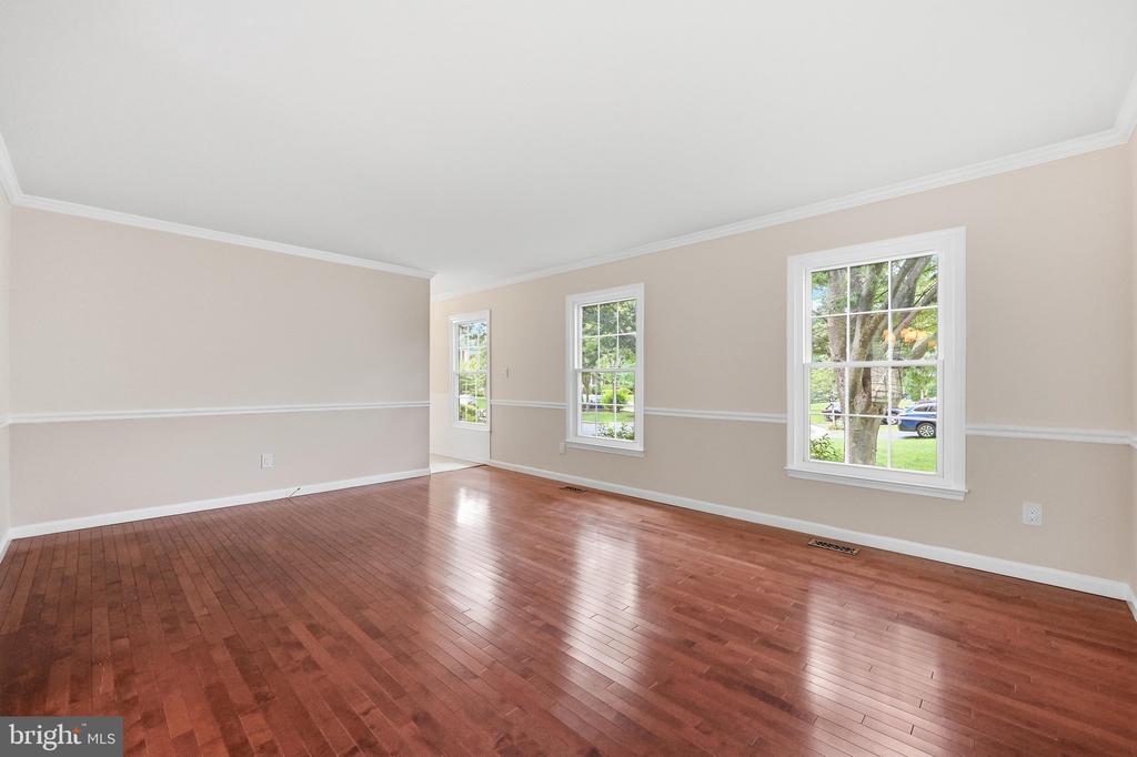 34 SPINNING WHEEL COURT