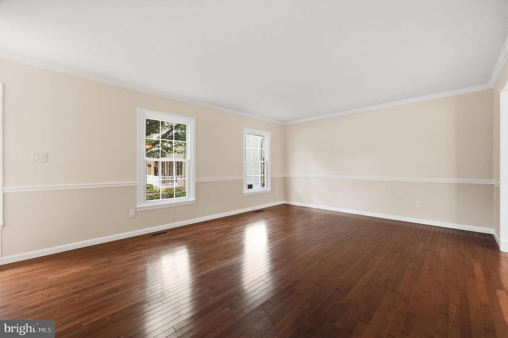 34 SPINNING WHEEL COURT
