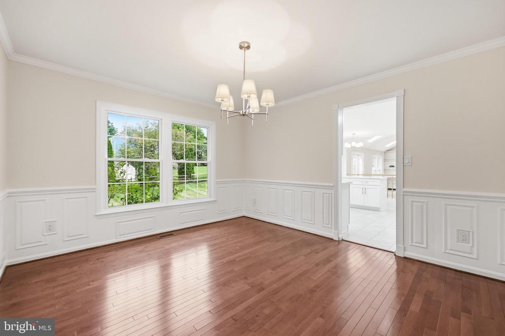 34 SPINNING WHEEL COURT
