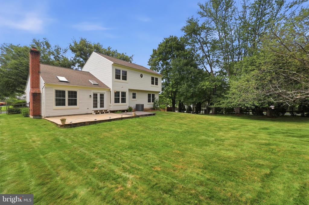 34 SPINNING WHEEL COURT