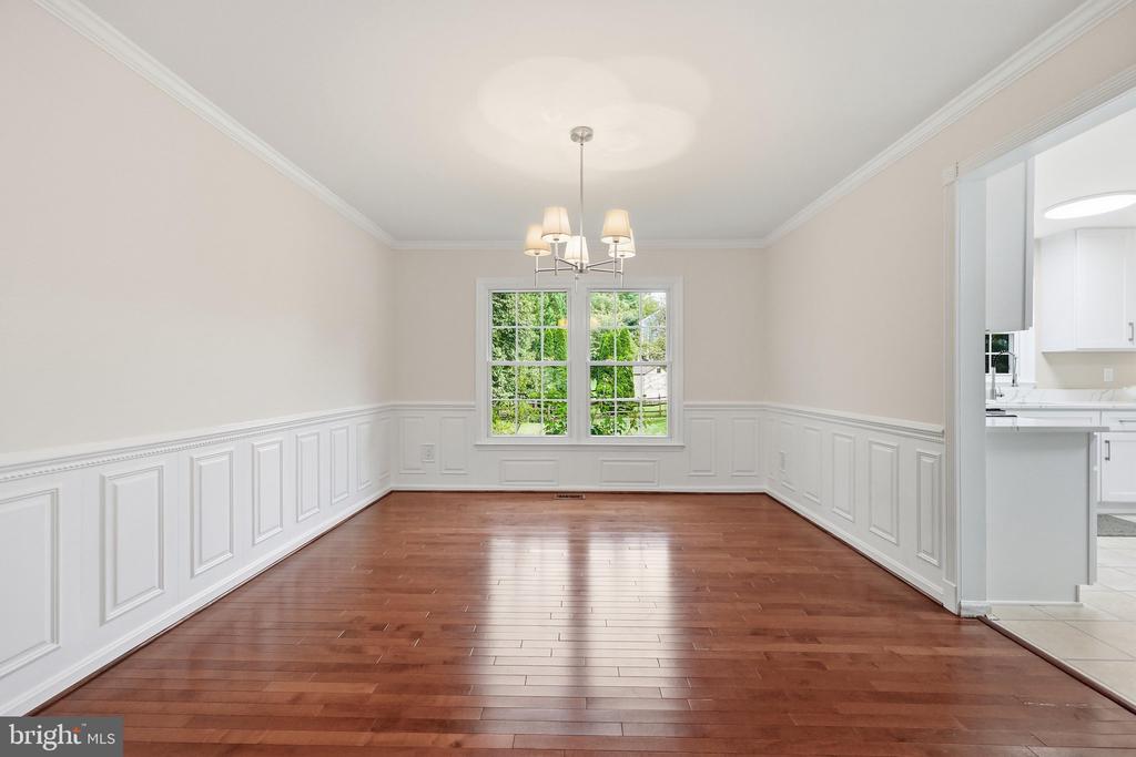 34 SPINNING WHEEL COURT