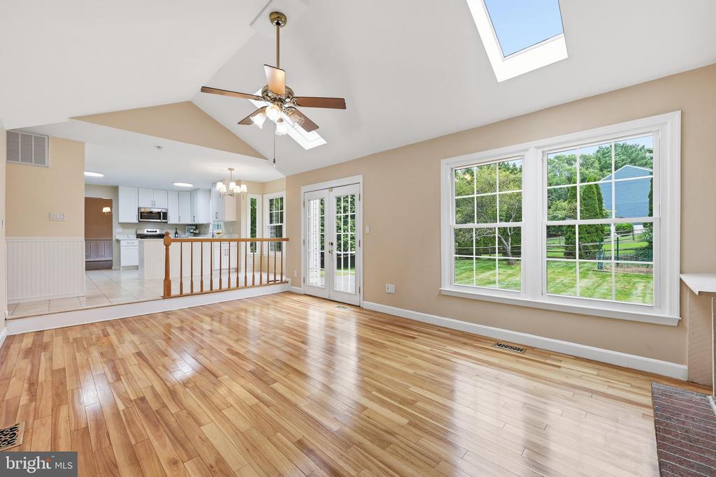 34 SPINNING WHEEL COURT
